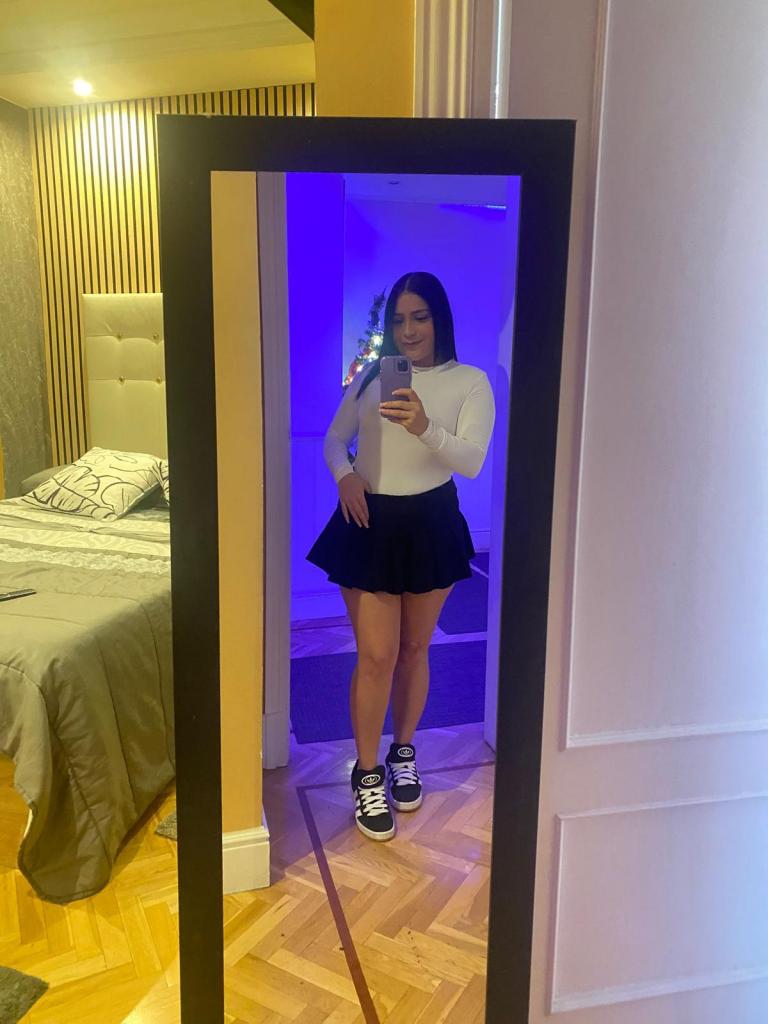 604374286: Chica busca chico en Madrid