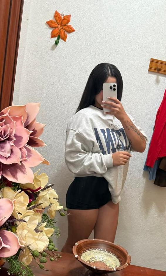 Chica busca chico en Alicante: Chica busca chico