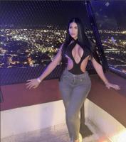 613576847: Chica busca chico en Orense