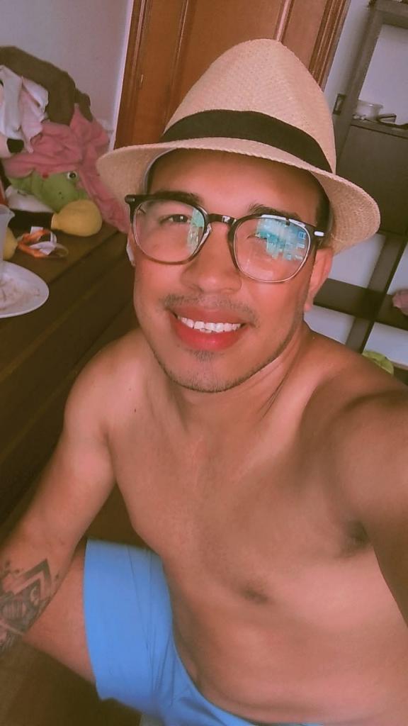 637553208: Chico busca chica en Barcelona