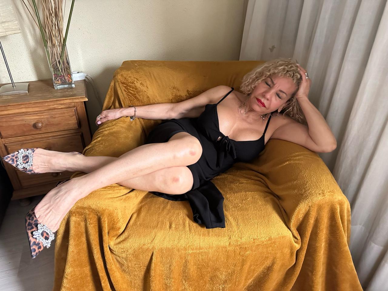 661050063: Chica busca chico en Madrid