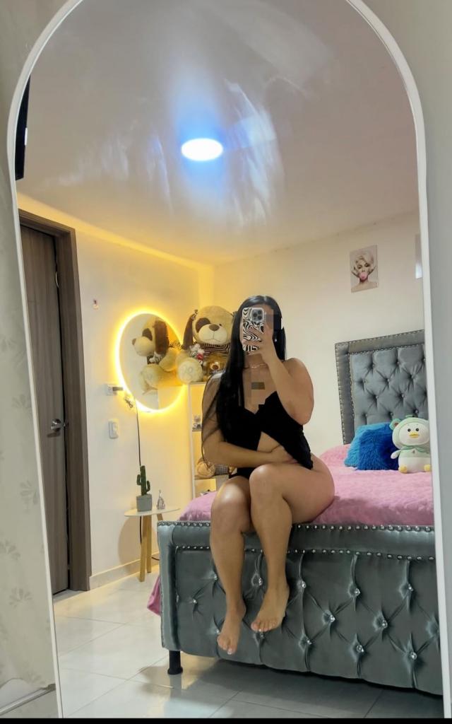 672886635: Chica busca chico en Navarra