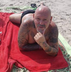 630462368: Chico busca chica en Valencia