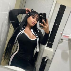 667606175: Chica busca chico en Valencia