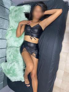 613310487: Chica busca chico en Gerona