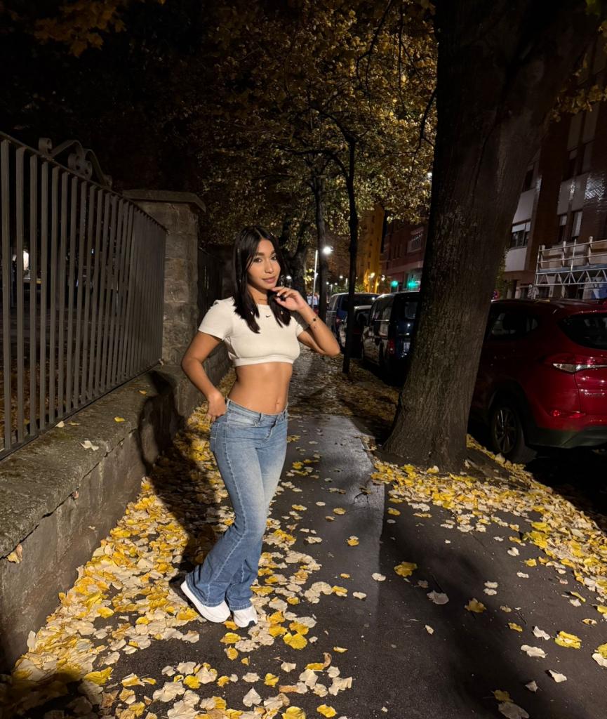 605493847: Chica busca chico en Navarra