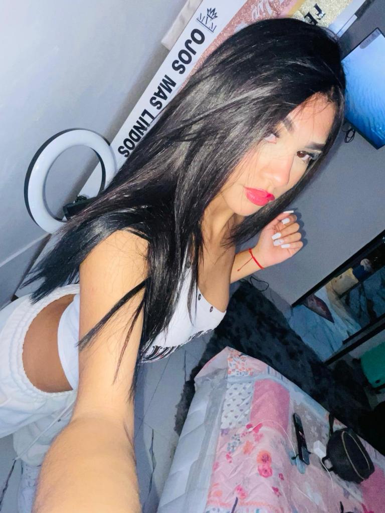 633863889: Chica busca chico en La Coruña