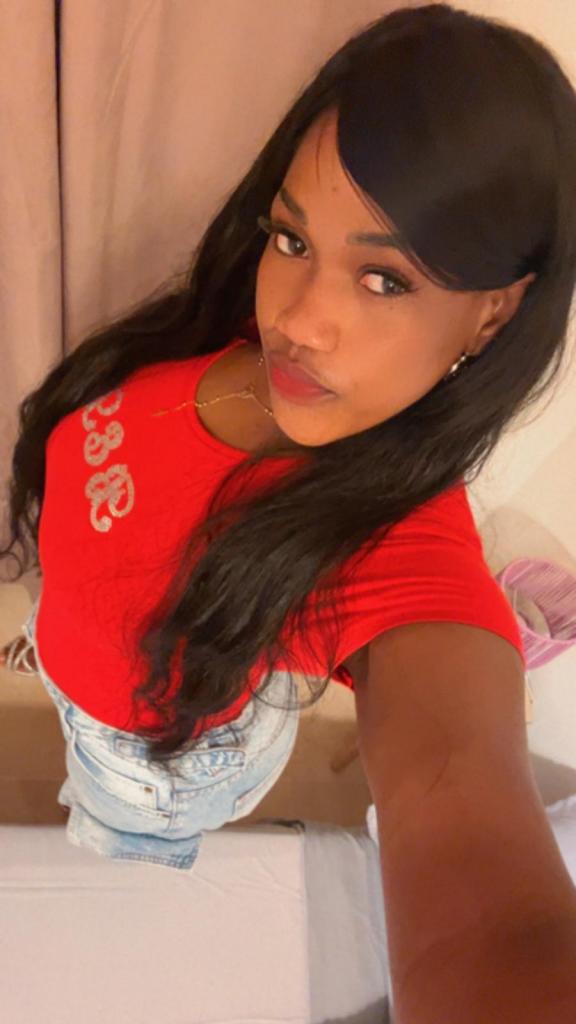 637073803: Chica busca chico en Sevilla