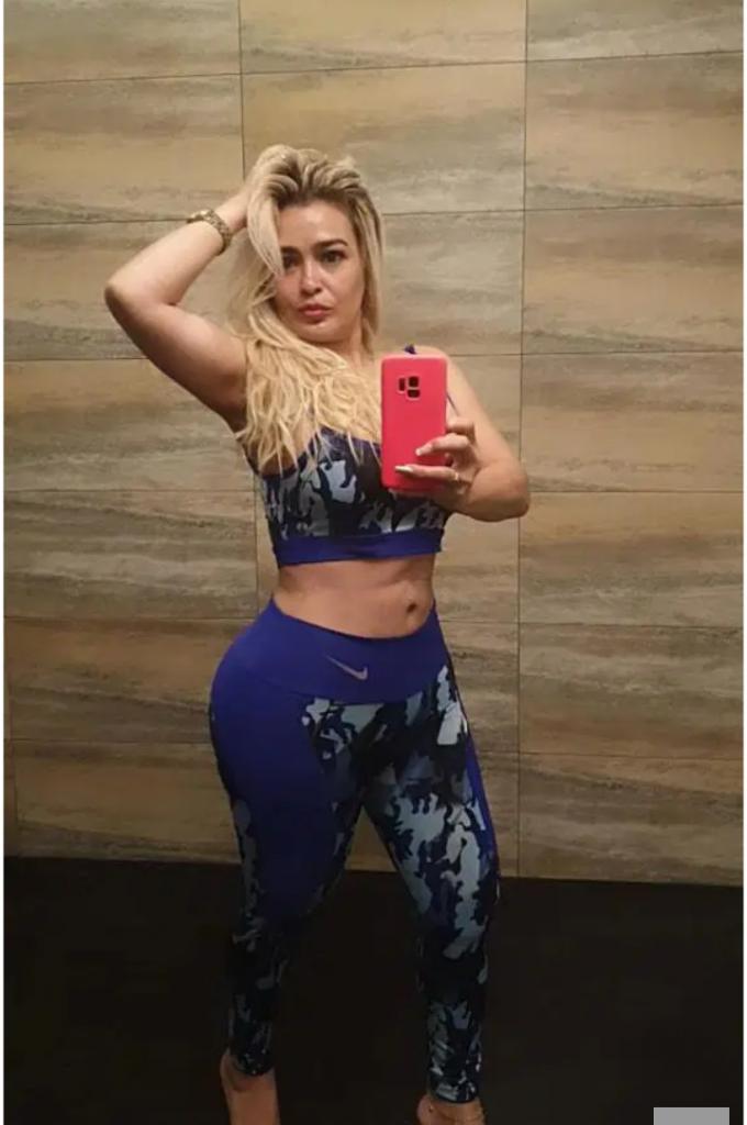 692848629: Chica busca chico en Ibiza