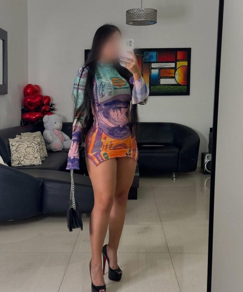 647781560: Chica busca chico en Barcelona