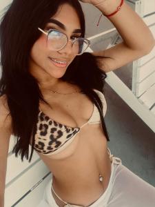 633863889: Chica busca chico en La Coruña