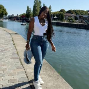 614873379: Chica busca chico en Madrid