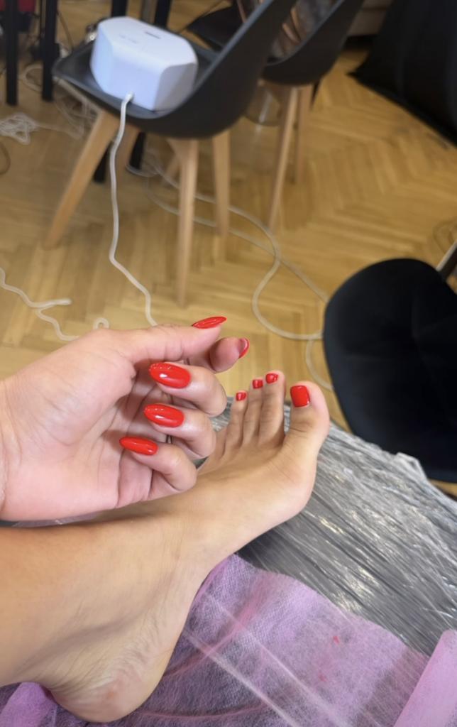 747860564: Chica busca chico en Madrid