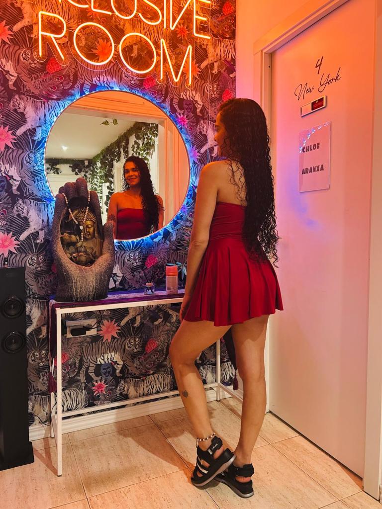 647315397: Chica busca chico en Madrid