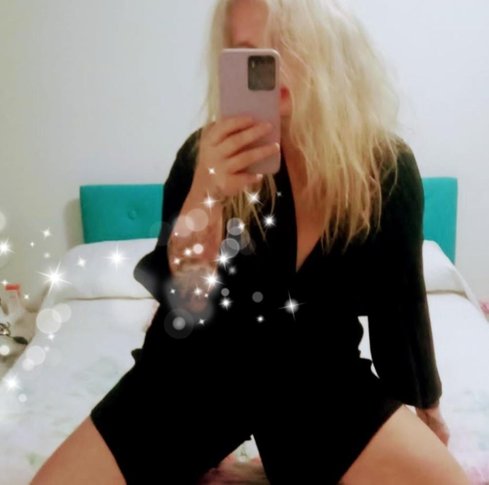 632931150: Chica busca chico en La Coruña