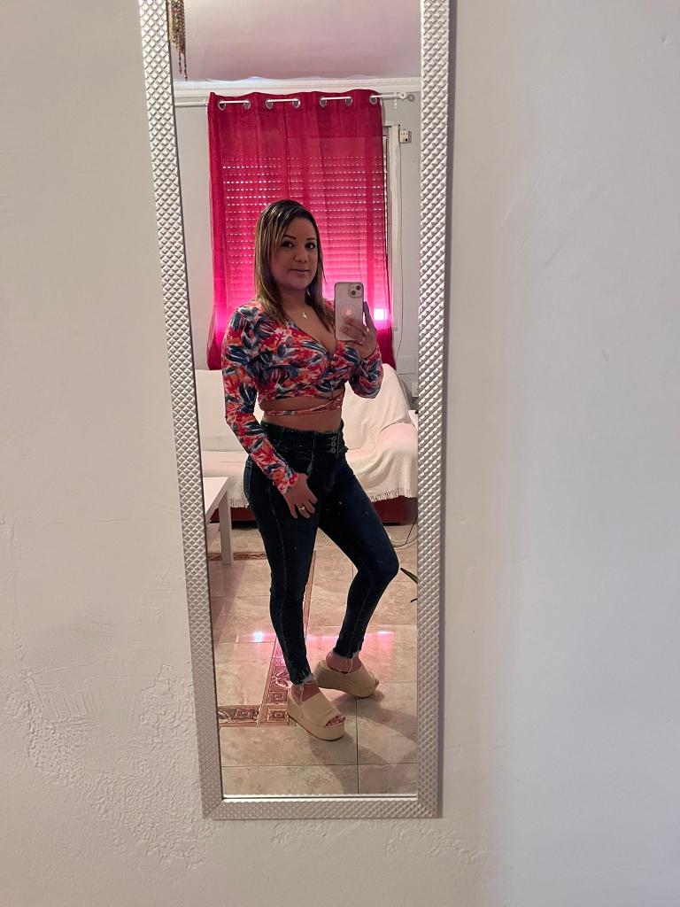 699387190: Chica busca chico en Cádiz