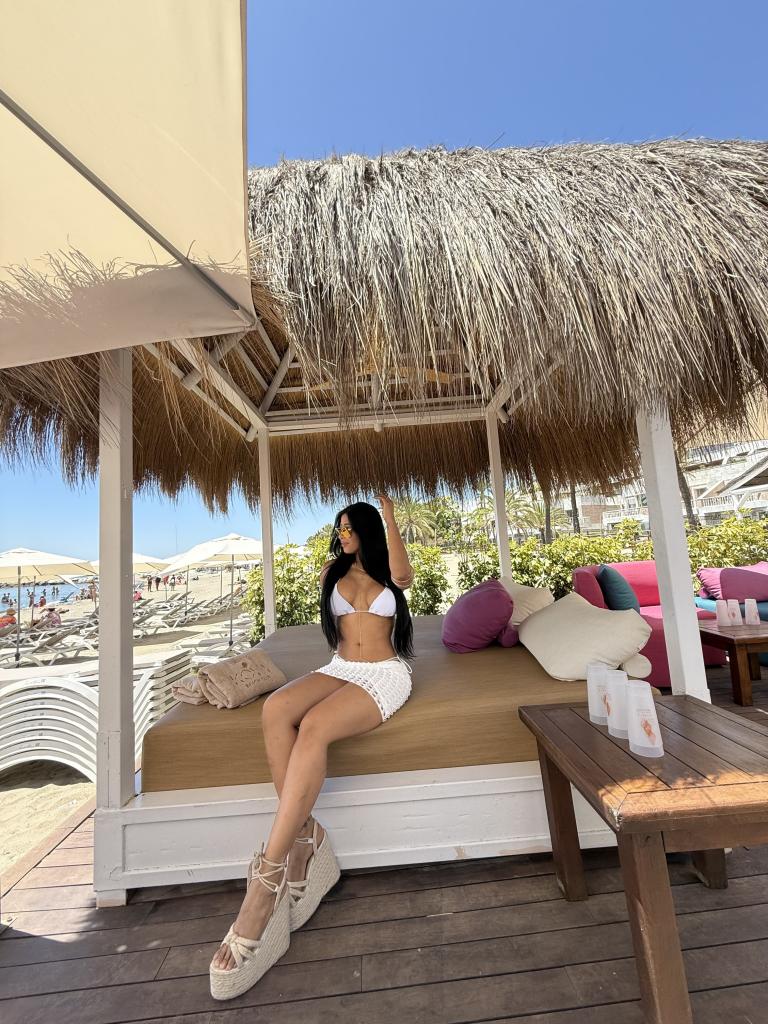 610932772: Chica busca chico en Málaga