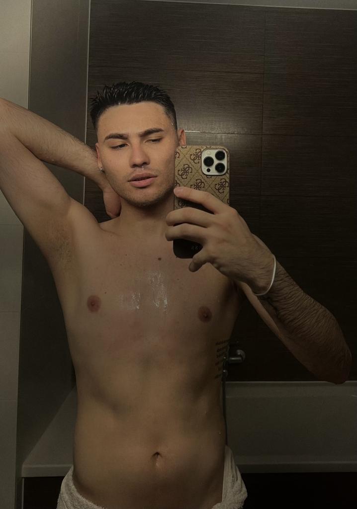 627449874: Chico busca chica en La Coruña