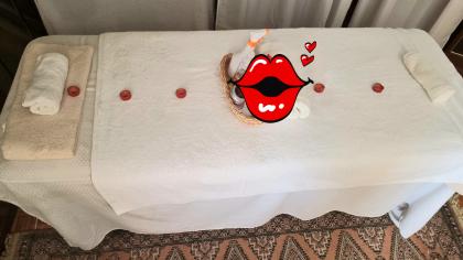 614728318: Chica busca chico en Málaga