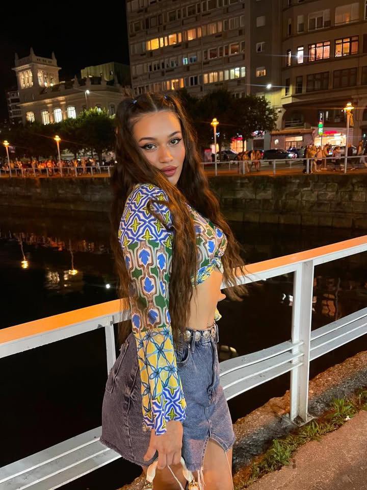 613909177: Chica busca chico en Pontevedra