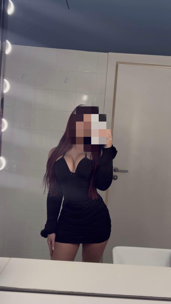695284292: Chica busca chico en Barcelona