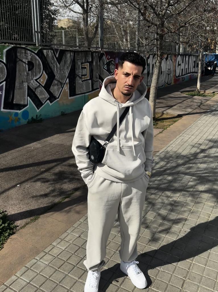 618794260: Chico busca chica en Barcelona