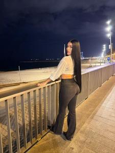 627527526: Chica busca chico en Barcelona