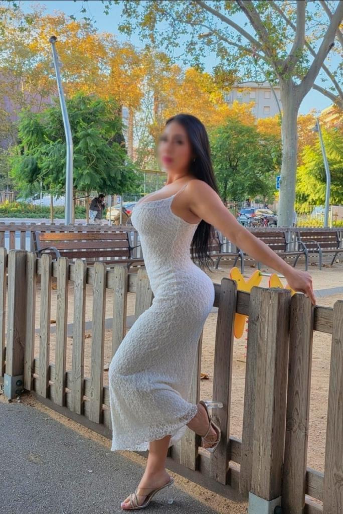 662307454: Chica busca chico en Barcelona