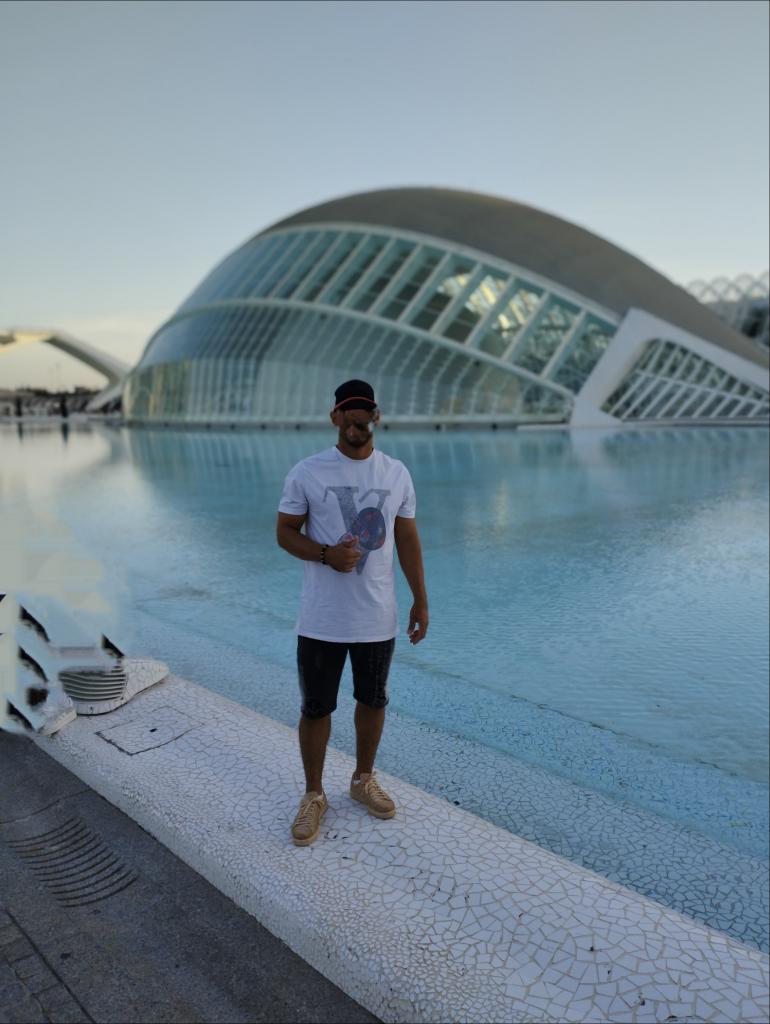 611258212: Chico busca chica en Alicante