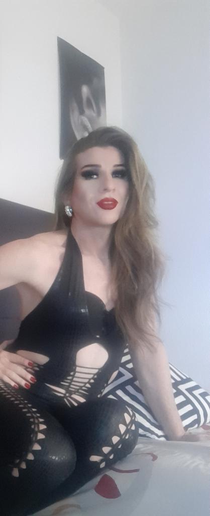 611277412: Travesti en León