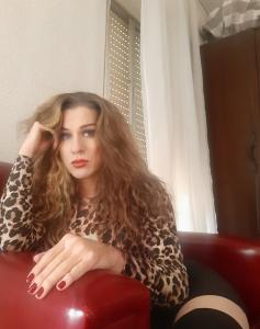 611277412: Travesti en León