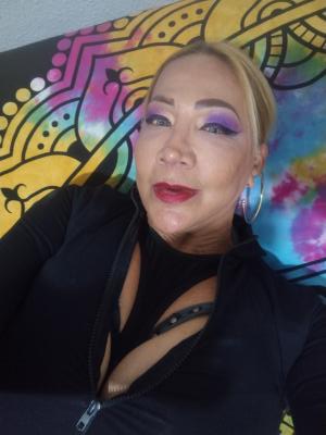 663439766: Travesti en León