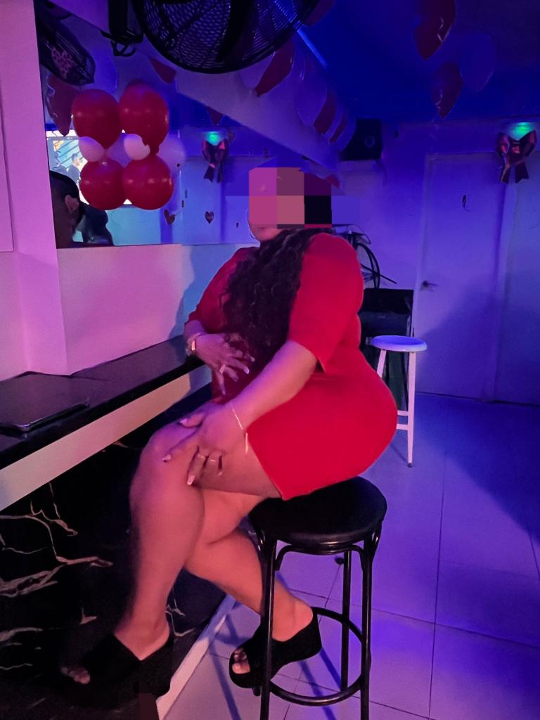 677714108: Chica busca chico en Gerona