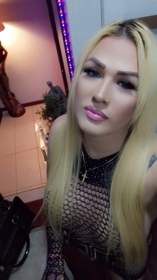 613925667: Transexual en León