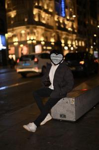 663466888: Chico busca chica en Madrid