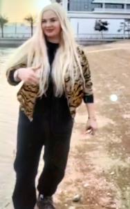 697933315: Chica busca chico en Barcelona