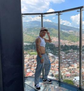 614867084: Chico busca chica en Ibiza