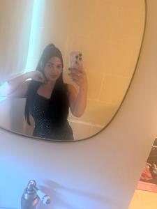 667406350: Chica busca chico en Barcelona