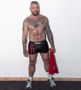 638856068: Chico busca chica en Barcelona