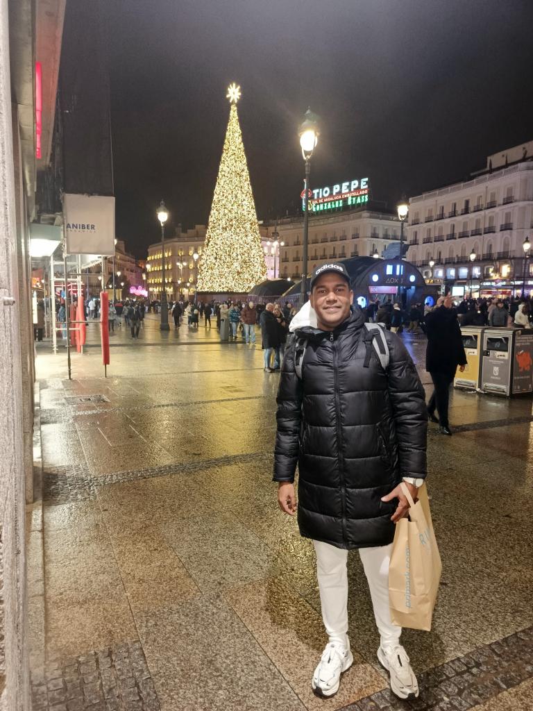 697721438: Chico busca chica en Madrid