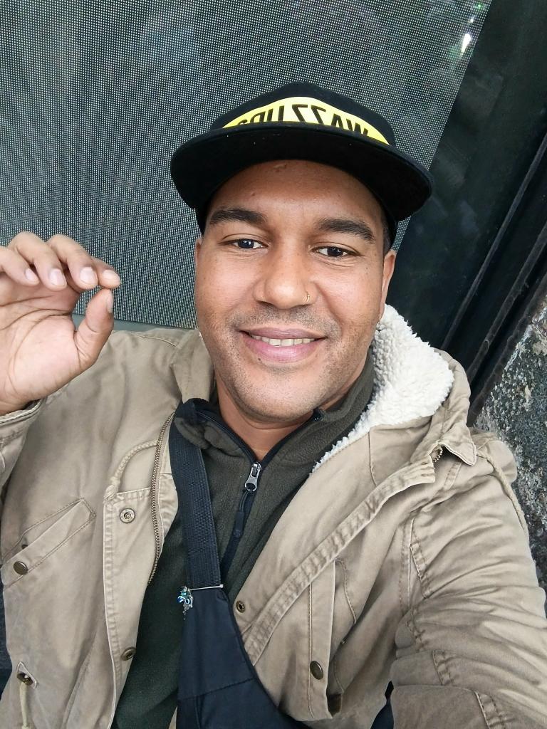 697721438: Chico busca chica en Madrid