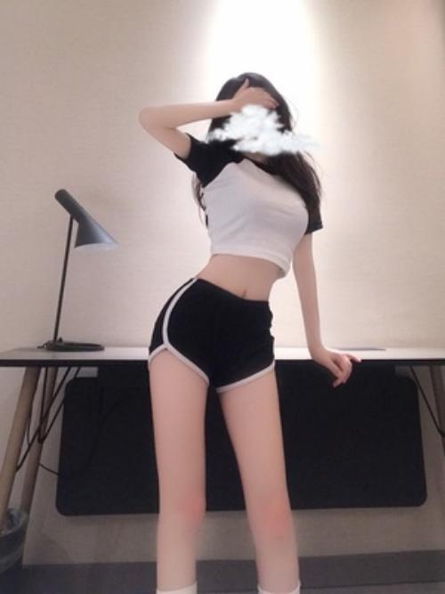 643935150: Chica busca chico en Barcelona