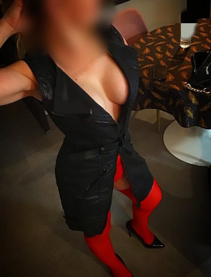 643263179: Chica busca chico en Sevilla
