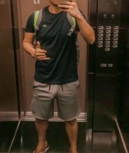 Chico busca chica en Sevilla: 