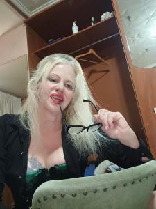 613898263: Chica busca chico en Valencia