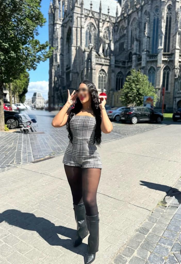 654763718: Chica busca chico en Murcia