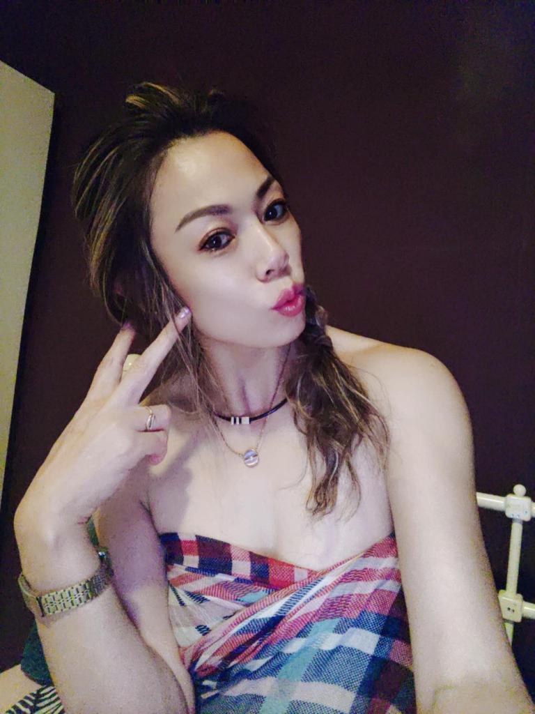 663844701: Chica busca chico en Barcelona