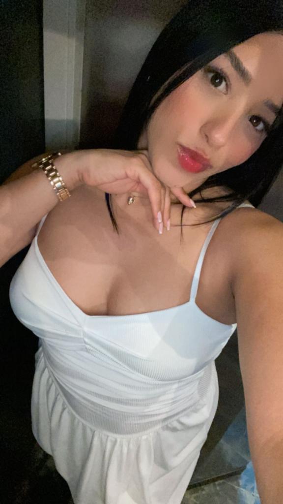 663895038: Chica busca chico en Barcelona