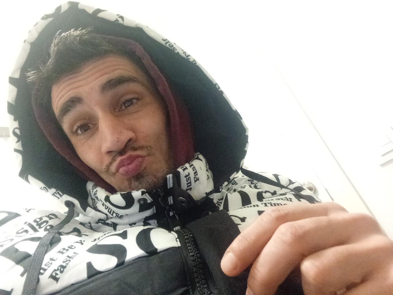 614071277: Chico busca chica en Zaragoza