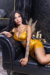 666927555: Chica busca chico en Barcelona